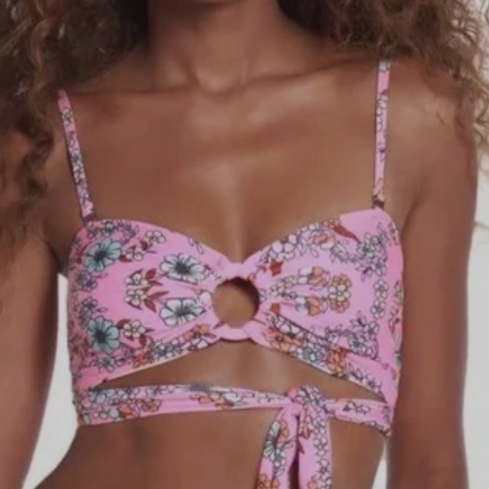 NWT $74 Maaji Romantic Spell- Reversible pink Bikini top size Small